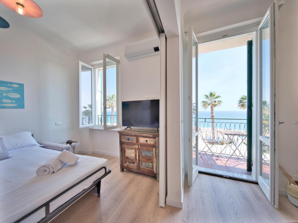 Medusa Apartment - Lungomare Finale Ligure Zewnętrze zdjęcie